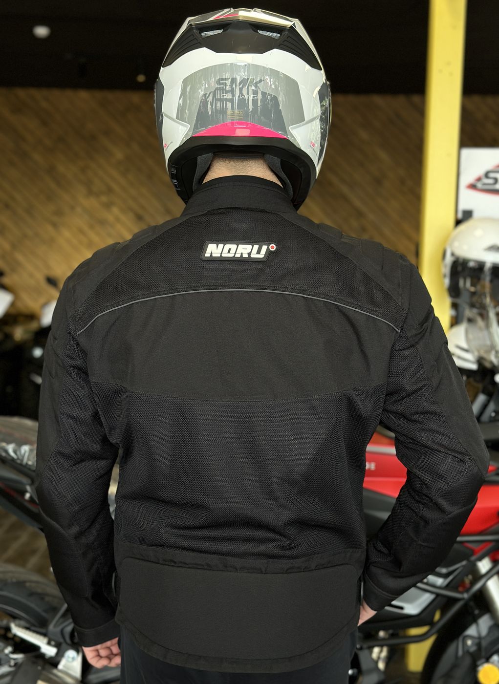 Характеристики Куртка мужская в сетку NORU (с внутренней водонепроницаемой ПВХ подкладкой)